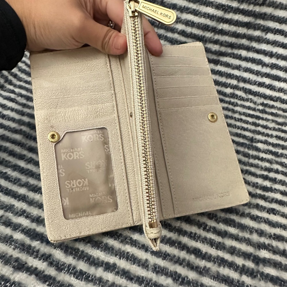 Michael Kors Saratoga Continental Zip-Wallet Off White Soft Leather Elegant - Picture 5 of 10